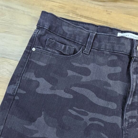 🔸️Social Standard Black Camouflage Slim Fit Skinny Ankle Jeans Size 14/32 - Picture 8 of 14